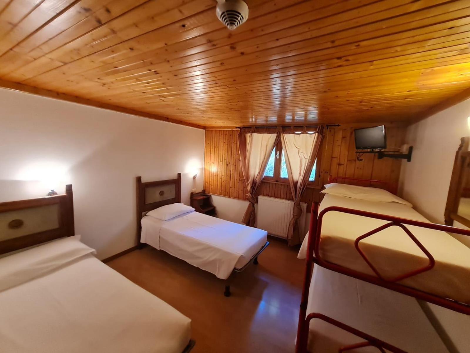 Hostel Il Pirata Cavareno Exteriör bild