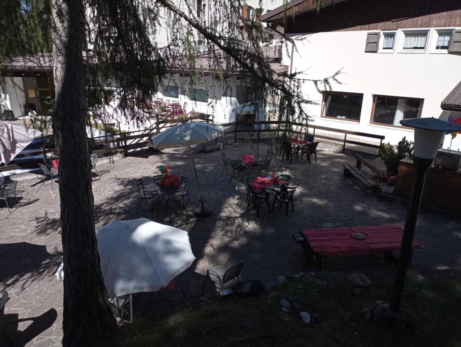 Hostel Il Pirata Cavareno Exteriör bild